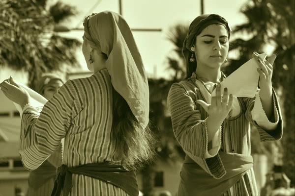 Radio Art - Traditional logo